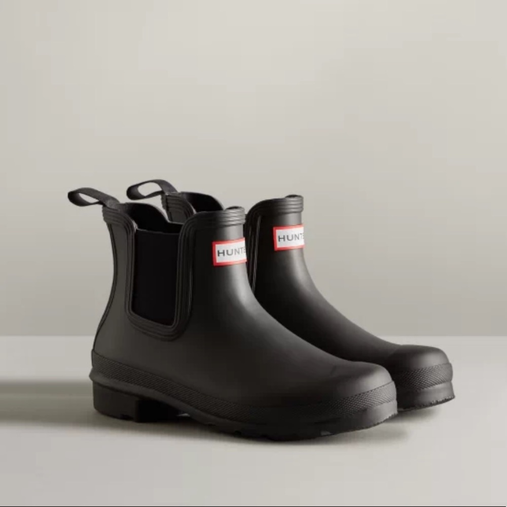 Black hunter boots